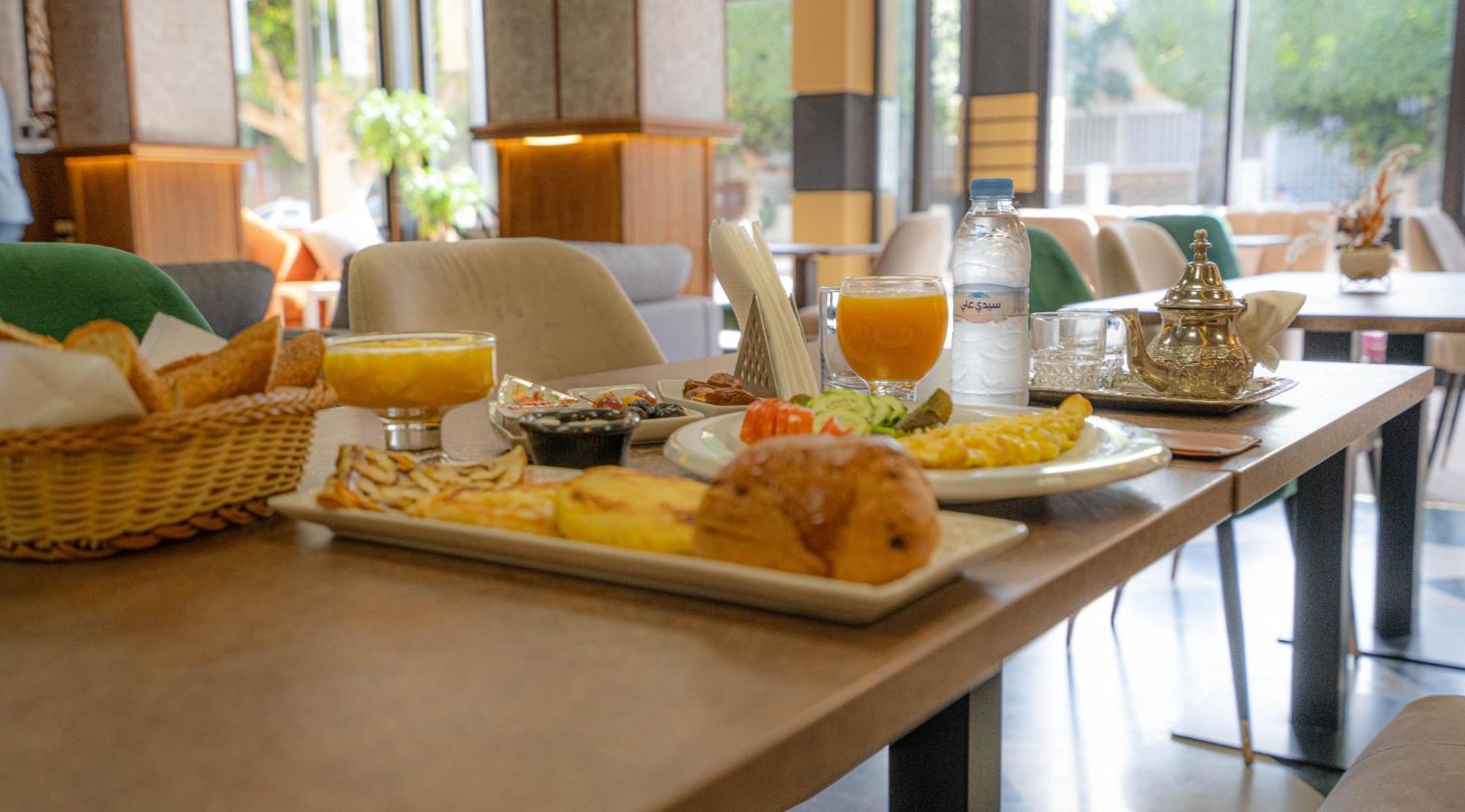 Razane Hotel Кенітра Екстер'єр фото